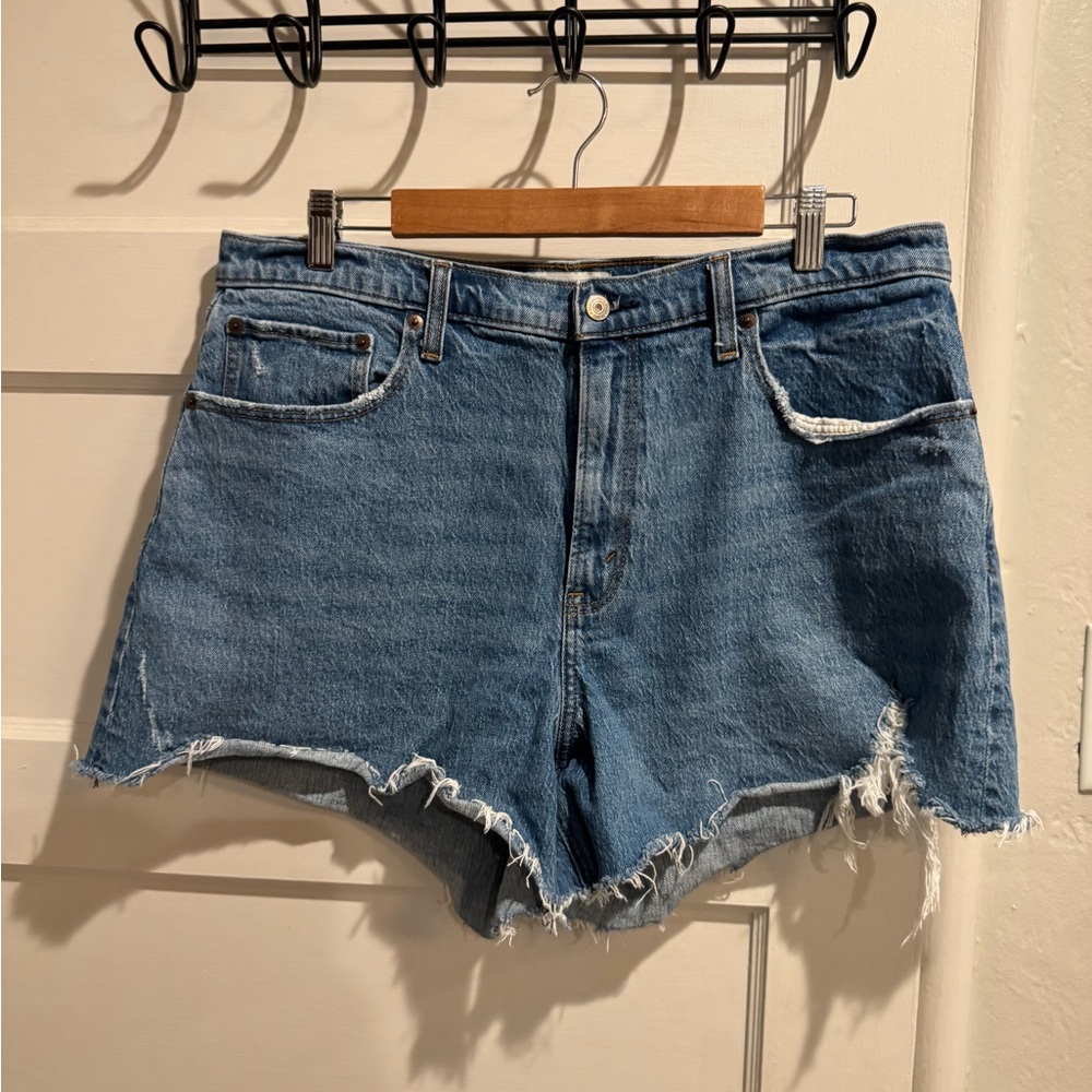 Abercrombie & Fitch 4” Mom Short – High Rise Curve Love – Size 33/16